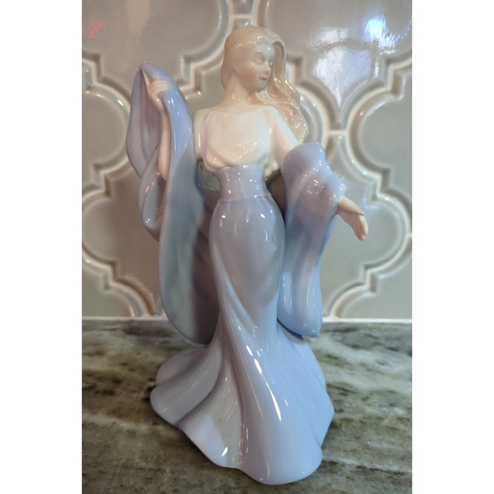 Vintage 1994 House of LLoyd Victorian Lady Porcelain Girl Angel Blue Figurine - Picture 10 of 11